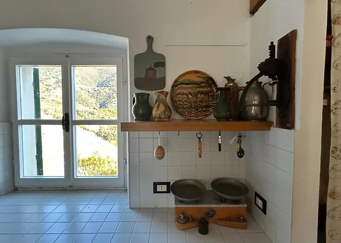 Historical 'the Birdhouse' - Garden & Views