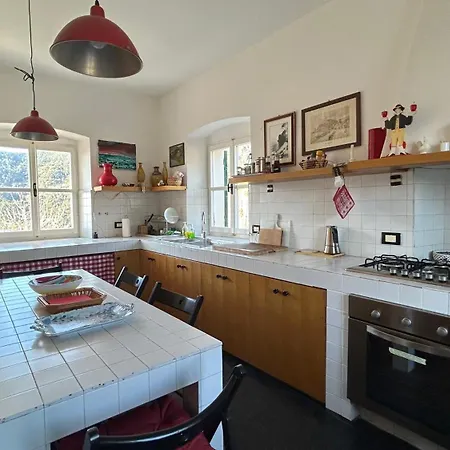 Appartement Historical 'the Birdhouse' With Garden And Views