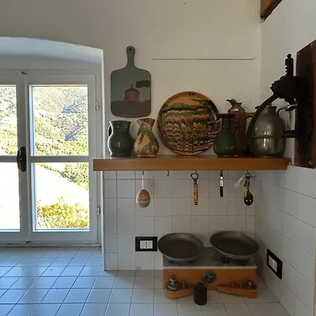 Historical 'the Birdhouse' With Garden And Views